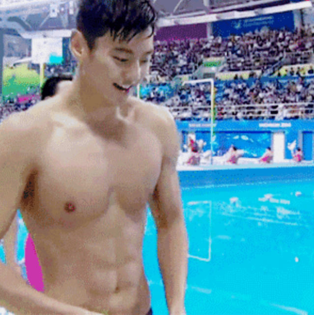 水中的宁泽涛很霸气，但当丹宁大使的他更帅气！ - 51虹马