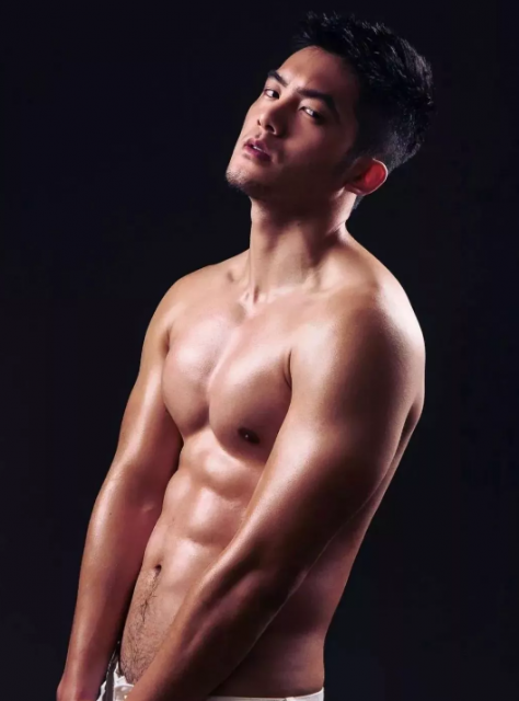 台湾鲜肉古铜色性感身材，诱人舔屏的小奶狗 - 51虹马