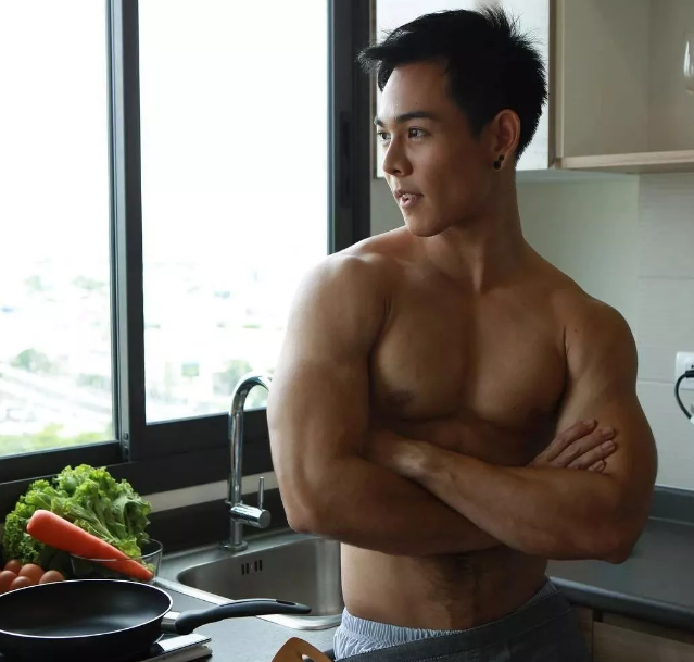 看点∣当童颜巨乳筋肉天菜脫掉衣服，腹毝旺盛荷尔蒙爆棚！ - 51虹马