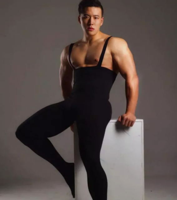 95后国家一级跆拳道运动员，大秀肌肉让人欲罢不能 - 51虹马