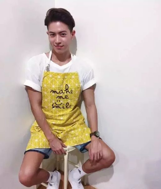 国产天菜模特遭摄影师疯狂邀约，湿身写真惊喜走光某裆真的非常大！ - 51虹马