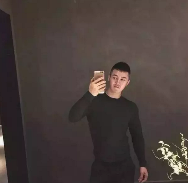 鲜肉男神露肉史，眼神感觉会放电 - 51虹马