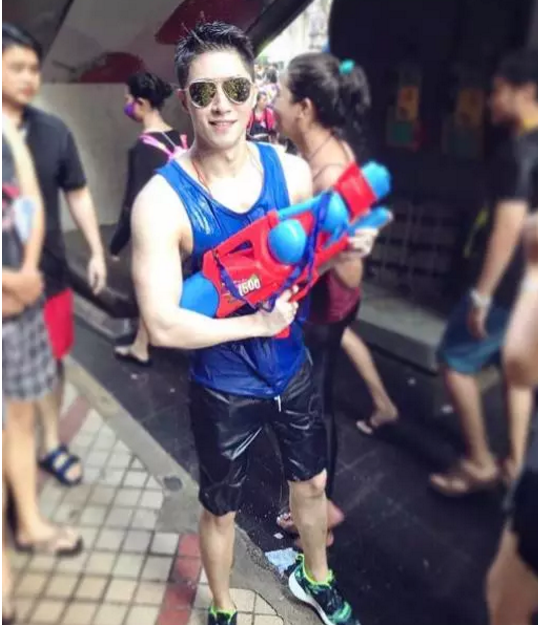 捕获一只野生忠犬肌肉男，行走的荷尔蒙扒光了更好看 - 51虹马