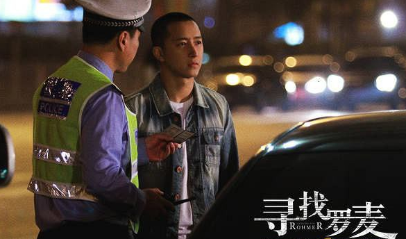 母亲向他出柜美国嘻哈天王感动痛哭，寻找罗麦讲的故事 赵捷和罗麦两人是同性恋吗？ - 51虹马