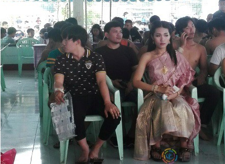 母亲向他出柜美国嘻哈天王感动痛哭，寻找罗麦讲的故事 赵捷和罗麦两人是同性恋吗？ - 51虹马