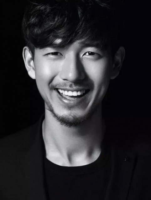 李现最新写真,巧秀小胡子迷倒一大片 - 51虹马 李现最新写真,巧秀小胡子迷倒一大片 - 51虹马