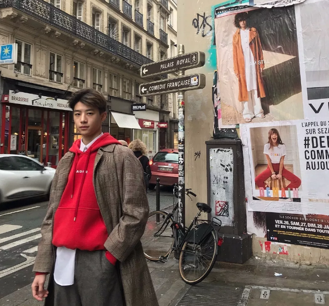 看点∣纯鲜学霸帅气小奶狗，网友都为他的肉体和颜值疯狂了！ - 51虹马