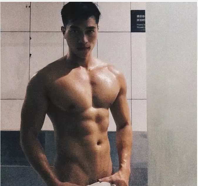 国产肌肉男洗澡视频流出？ - 51虹马