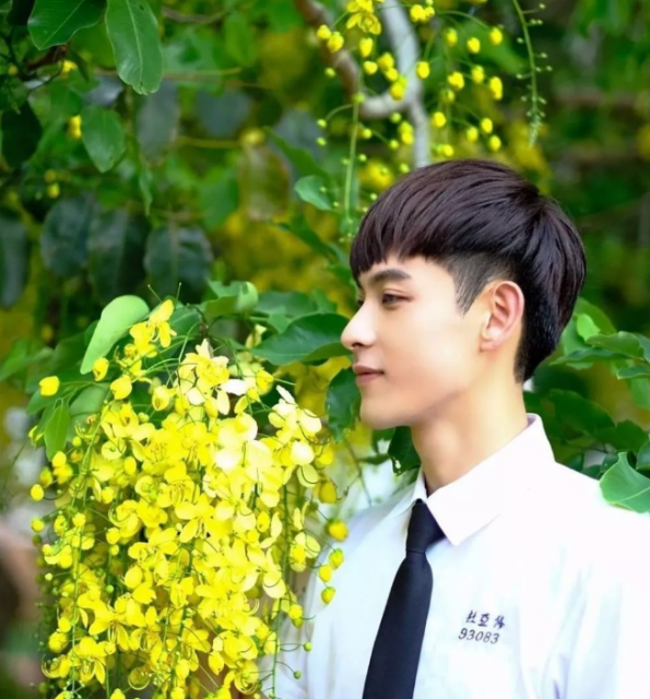 帅哥∣笑容干净的小奶狼甜炸少女心，这个小哥哥简直太撩了！－－连晨翔 - 51虹马