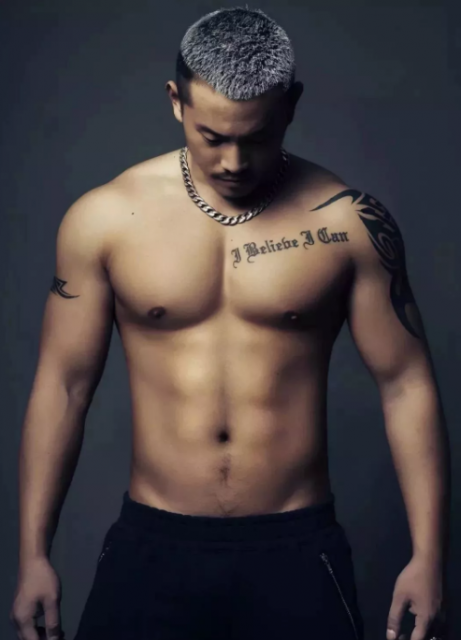 昔日粗壮帅气体育生，如今当红gogoboy男神超Hot! - 51虹马