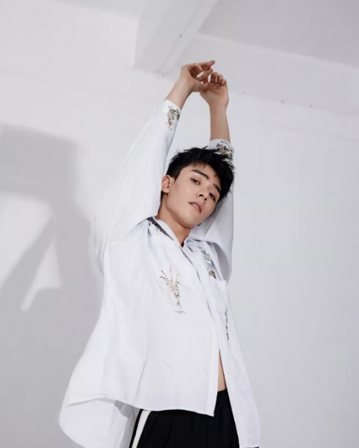 帅哥∣眉眼含笑的暖甜大男孩，你们小妖精男朋友太撩人了！－－龚俊 - 51虹马