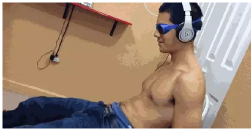 游泳天菜体育生为钱下海拍片~被网友热捧！ - 51虹马