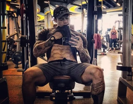 狼狗型筋肉健身教练兼模特 - 51虹马