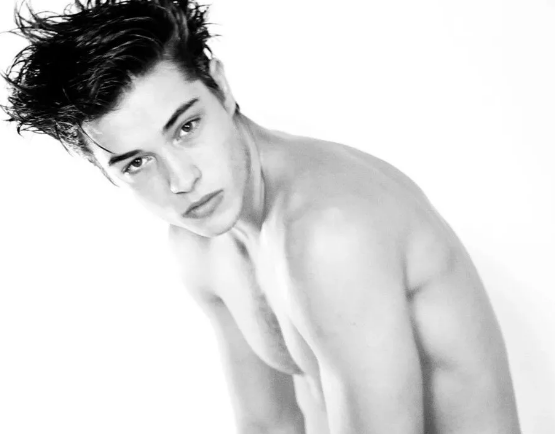 领男模风骚，教你春夏穿搭变潮男。 - 51虹马