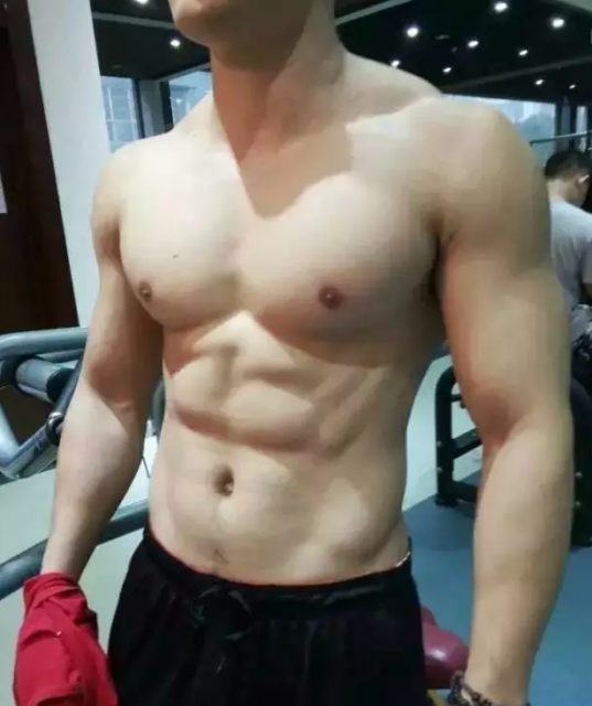 体育生室友趁我睡着给我口.... - 51虹马