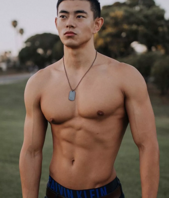 90后体育学院肌肉型男美国镀金，外籍教练又猛又狠 - 51虹马