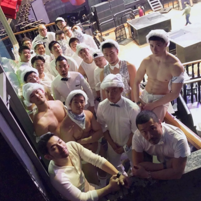 圈内网红在迪士尼饮水池小便被疯传？ - 51虹马