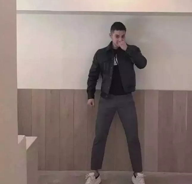 鲜肉男神露肉史，眼神感觉会放电 - 51虹马