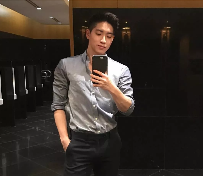 看点∣正装衬衫小哥哥，长得帅身材好，这才是你要的筋肉小奶狗! - 51虹马