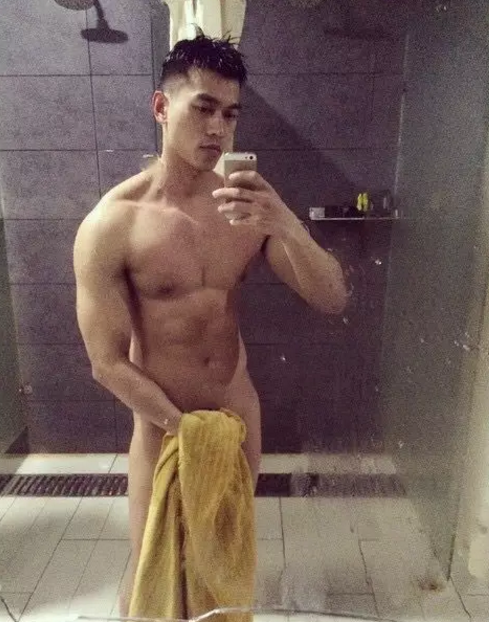 国产肌肉男洗澡视频流出？ - 51虹马