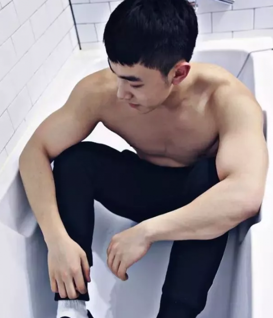 当红肌肉体育生私皂耻度惊人 鲜肉小攻也生猛 - 51虹马