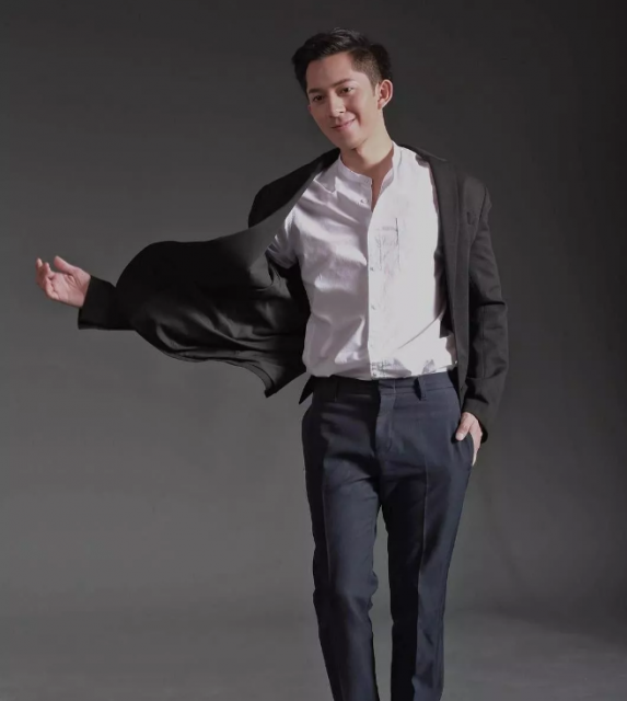 看点∣飞行员小哥哥正装制服下,竟隐藏了这么Sexxxxy的胸肌! - 51虹马 看点∣飞行员小哥哥正装制服下,竟隐藏了这么Sexxxxy的胸肌! - 51虹马