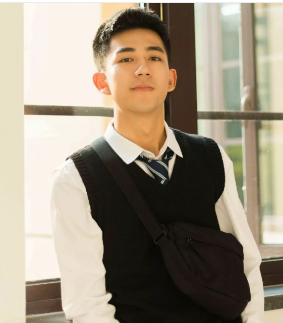 南京林业大学97年的极品校草！腿毛床照来了 - 51虹马