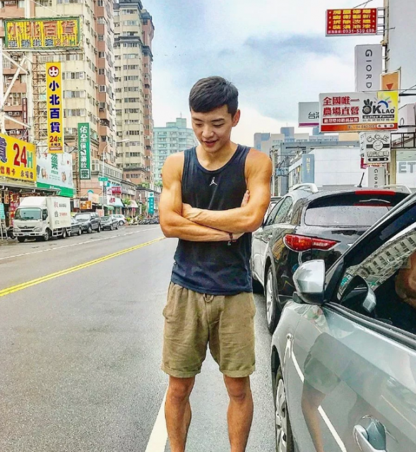 看点∣台大体育生校草人帅身材好，满屏荷尔蒙大长腿公狗腰吸睛又撩粉！ - 51虹马