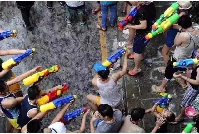 泰国泼水节最全攻略:一场男人的狂欢盛宴 - 51虹马 泰国泼水节最全攻略:一场男人的狂欢盛宴 - 51虹马