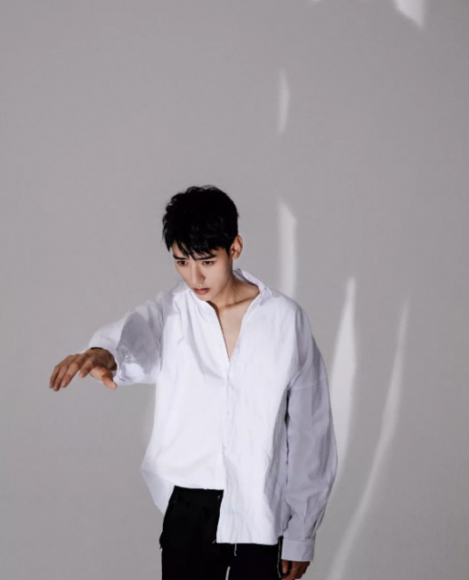 帅哥∣眉眼含笑的暖甜大男孩，你们小妖精男朋友太撩人了！－－龚俊 - 51虹马