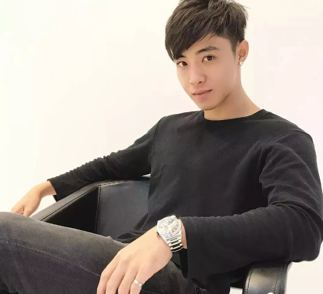 看点∣童颜腹肌“小奶狼”，好喜欢这样的原味帅气小鲜肉！ - 51虹马