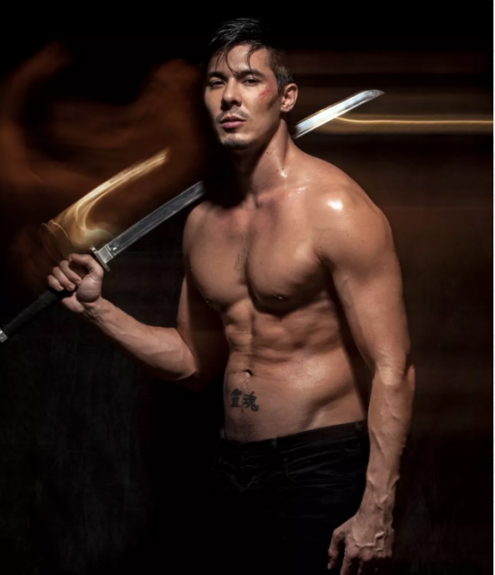 宽肩窄腰的亚裔出演首位同志变种人竟然这么撩？ - 51虹马