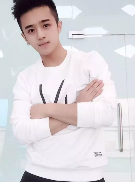 来自上海的抖音小王子，身材很有料 - 51虹马