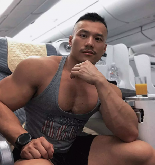 粗壮帅男...下面给10分！ - 51虹马