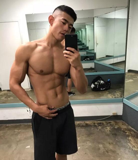 90后体育学院肌肉型男美国镀金，外籍教练又猛又狠 - 51虹马