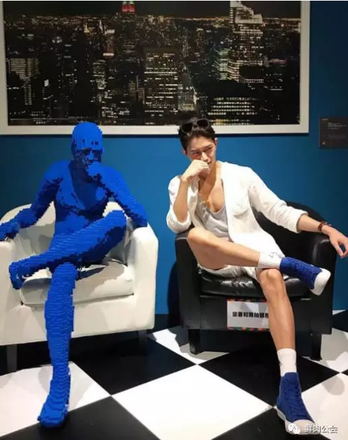 国产天菜模特遭摄影师疯狂邀约，湿身写真惊喜走光某裆真的非常大！ - 51虹马