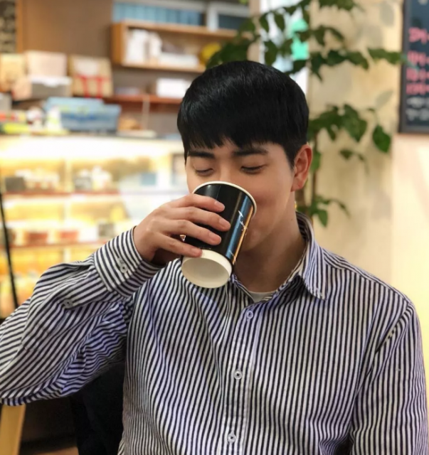 看点∣正装衬衫小哥哥,长得帅身材好,这才是你要的筋肉小奶狗! - 51虹马 看点∣正装衬衫小哥哥,长得帅身材好,这才是你要的筋肉小奶狗! - 51虹马