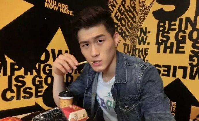 广东180大肌肉帅哥！健身教练居然是模特！ - 51虹马