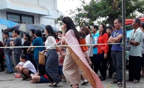 母亲向他出柜美国嘻哈天王感动痛哭，寻找罗麦讲的故事 赵捷和罗麦两人是同性恋吗？ - 51虹马