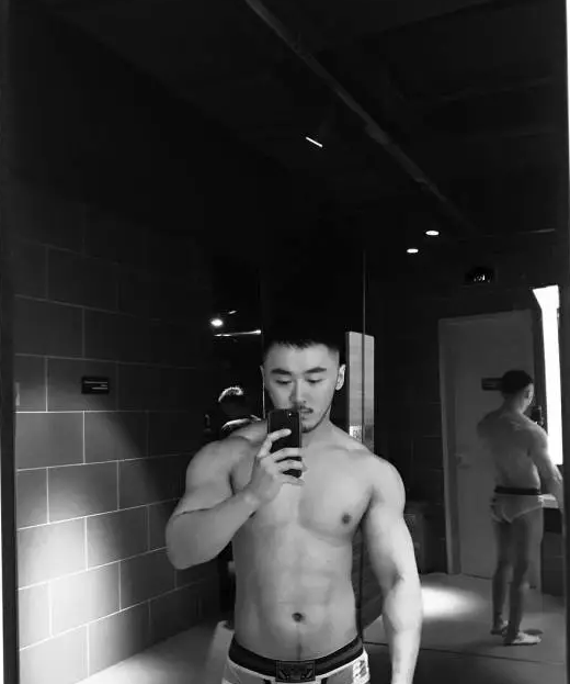 今年泼水节的gogoboy曾经参加过2010的快乐男声？ - 51虹马