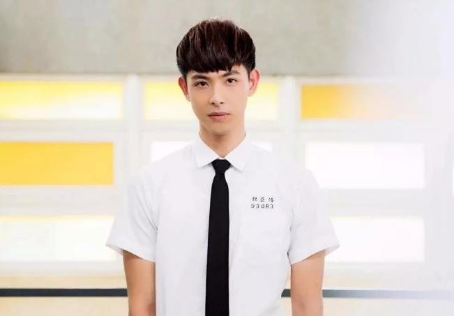 帅哥∣笑容干净的小奶狼甜炸少女心，这个小哥哥简直太撩了！－－连晨翔 - 51虹马