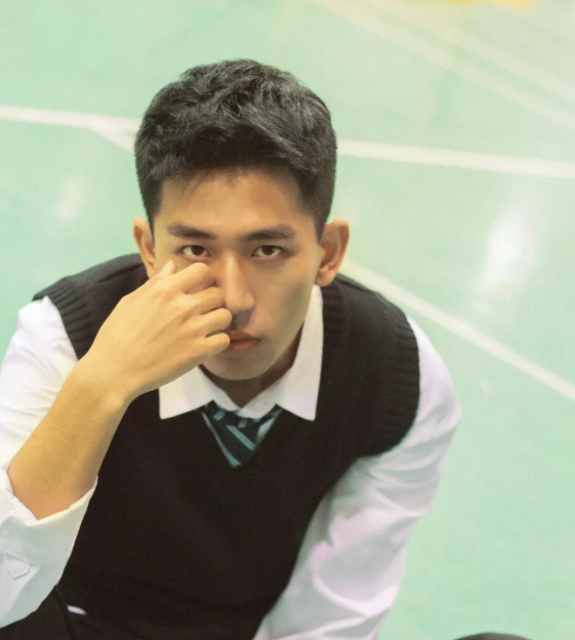 南京林业大学97年的极品校草！腿毛床照来了 - 51虹马