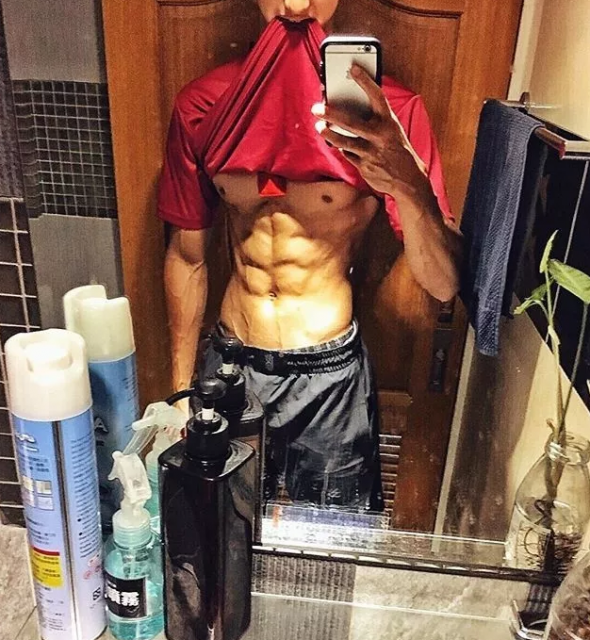 看点∣捕获一只体育生大大大鲜肉，186.C.M筋肉小哥哥！ - 51虹马