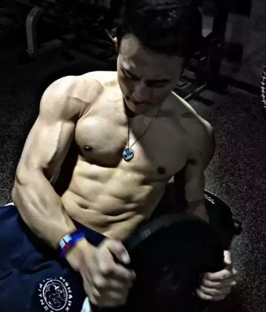 逗比男的励志路 他是如何成为一个火热健身男神的 - 51虹马