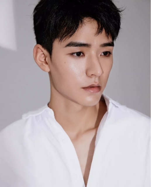 帅哥∣眉眼含笑的暖甜大男孩，你们小妖精男朋友太撩人了！－－龚俊 - 51虹马