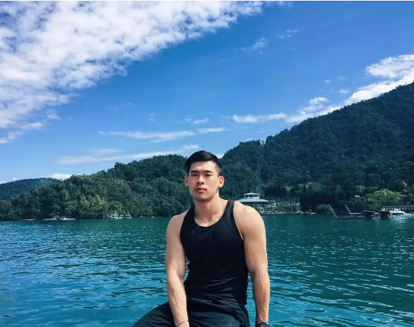 泼水节，这个新机Boy濕裑吸了一大波眼球 - 51虹马