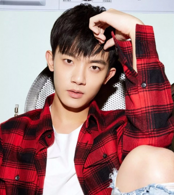 帅哥∣青春里谁还没个清爽干净的学长，为他的彪悍和暖心所迷恋！－－李明德 - 51虹马