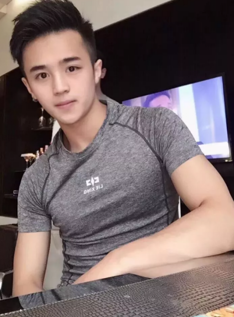 来自上海的抖音小王子，身材很有料 - 51虹马