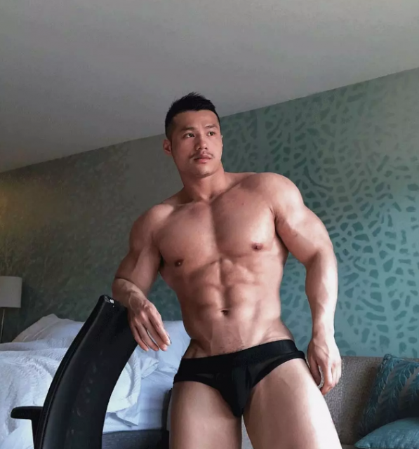 粗壮帅男...下面给10分！ - 51虹马