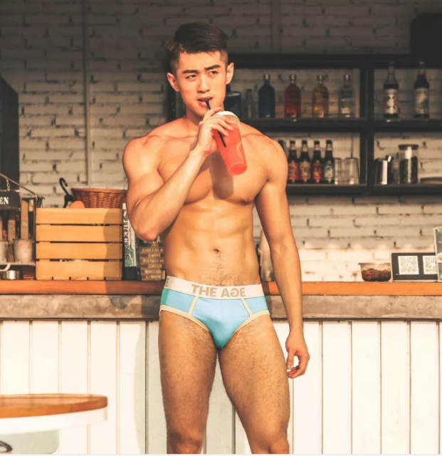 是多想红？公狗腰男挂空挡去健身还发沐浴照 - 51虹马